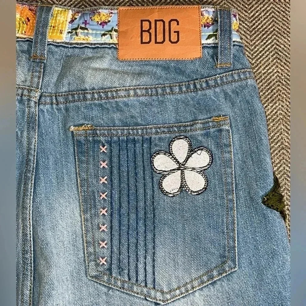 NWT $129 URBAN OUTFITTERS BDG WOMEN’S EMBROIDERED DENIM MEDI SIZE 27 - Picture 8 of 14
